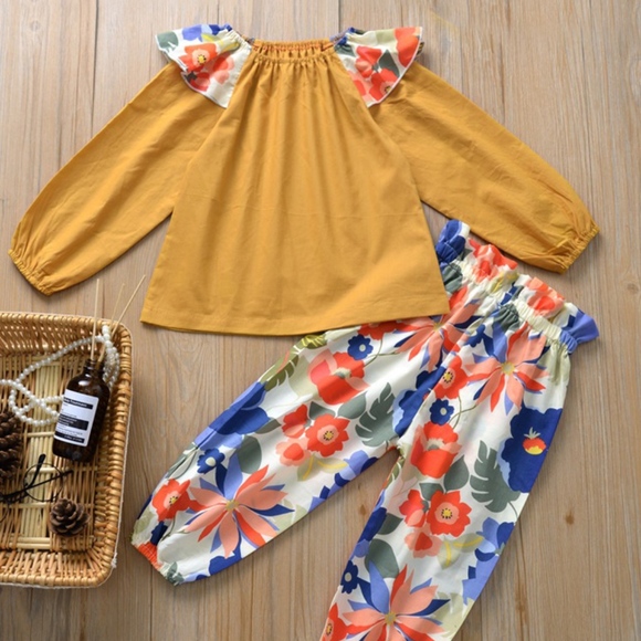 Other - flower printed two piece outfit